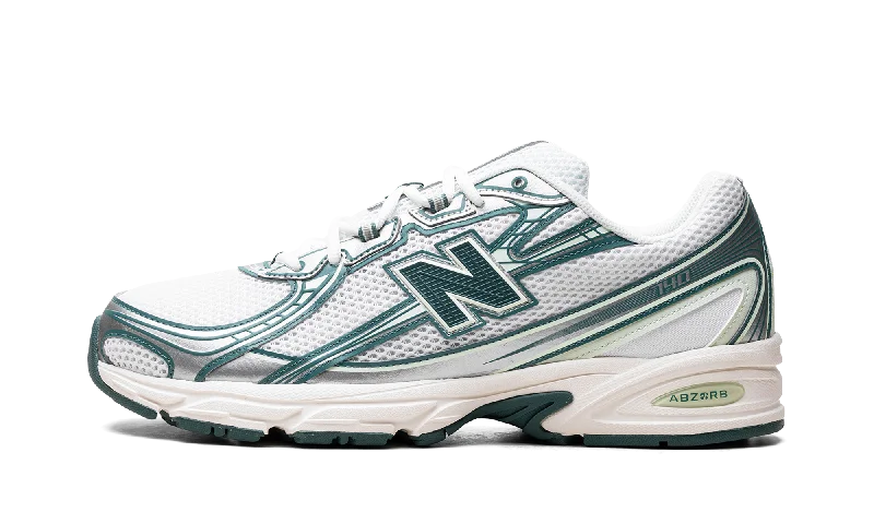 740 "White / Marsh Green"